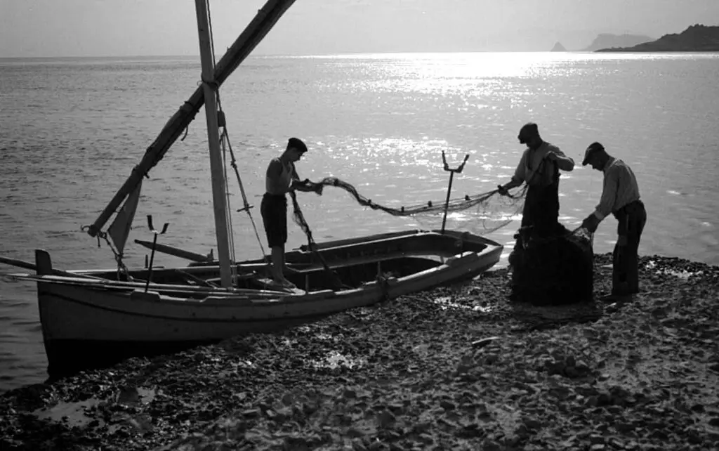 stn_Blog-Article_Images-Featured-italy_fisherman - Standards Jamestown